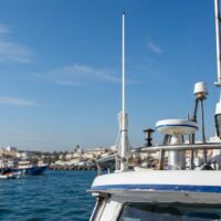 Antenne VHF marine professionnelle pour bateaux de pêche et navires en Tunisie