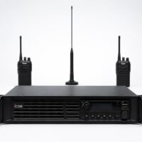 Relais radio ICOM en Tunisie avec antenne et postes portatifs PMR